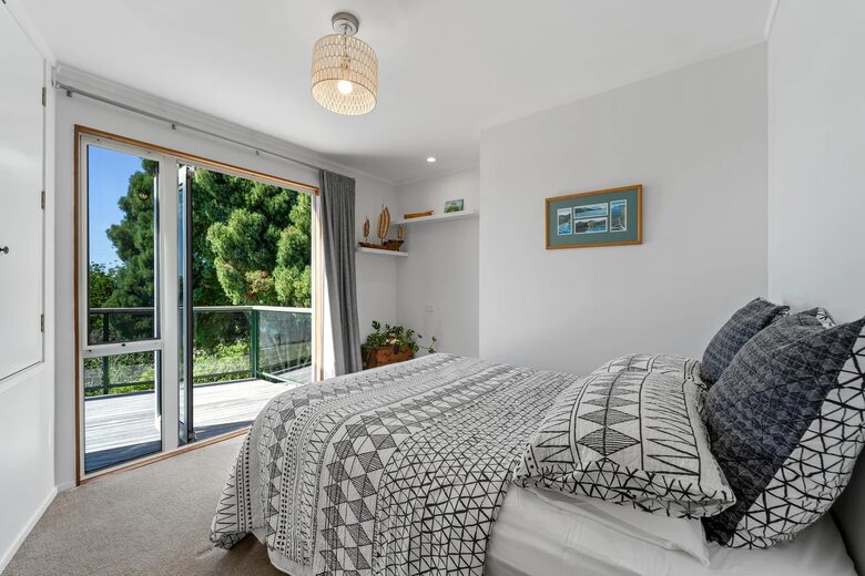 Matakana Haven with Panoramic Sea Views - Matakana, New Zealand