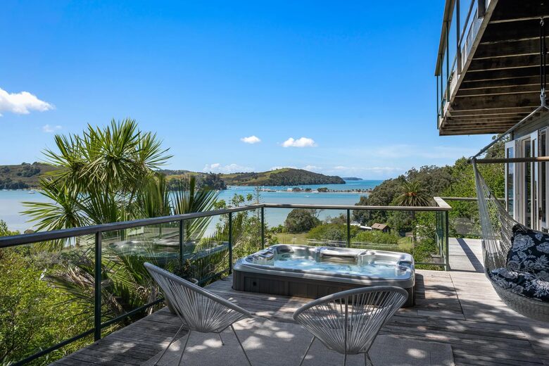 Matakana Haven with Panoramic Sea Views - Matakana, New Zealand