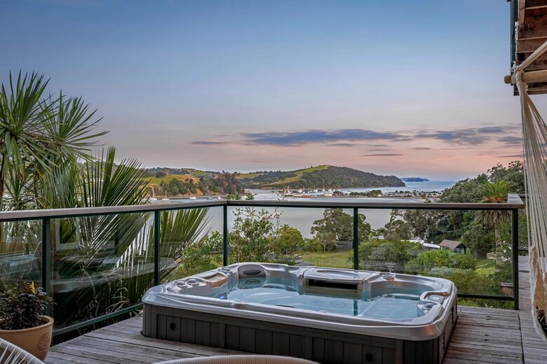 Matakana Haven with Panoramic Sea Views - Matakana, New Zealand