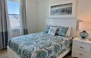 Upstairs Queen with Coastal Colors