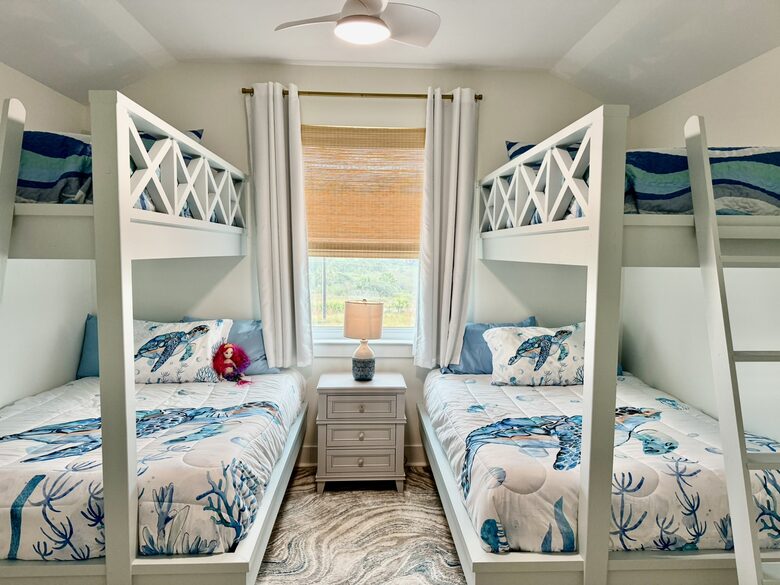 Upstairs Bunk Room - 2 Full beds and 2 Twin beds