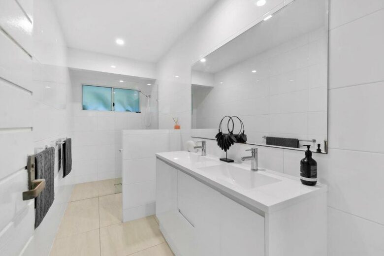 Hidden Gem at the Edge of Noosa National Park - Sunshine Coast, Australia