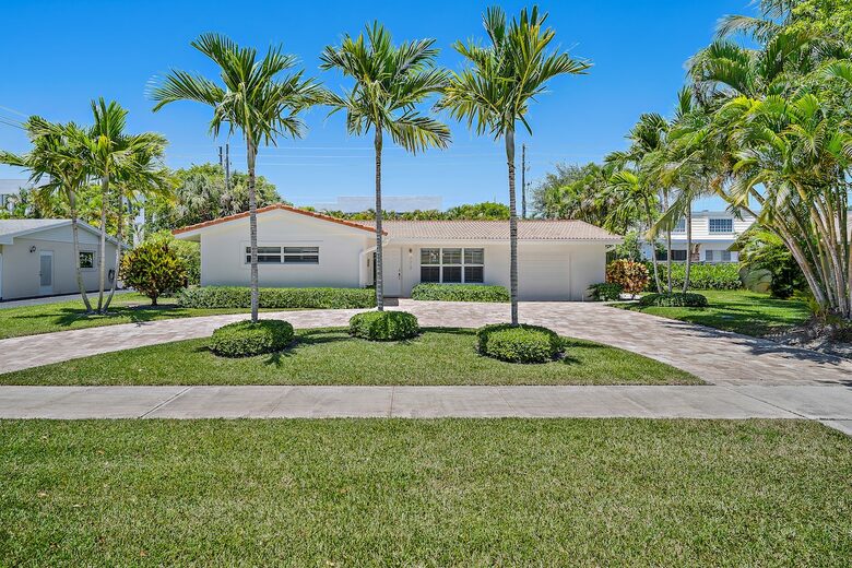 Mid-Century Elegance Near the Intracoastal - North Palm Beach, Florida