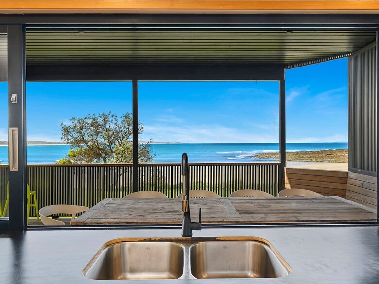 Endless Horizon | A Sophisticated Beachfront Retreat - Arrawarra Headland, Australia