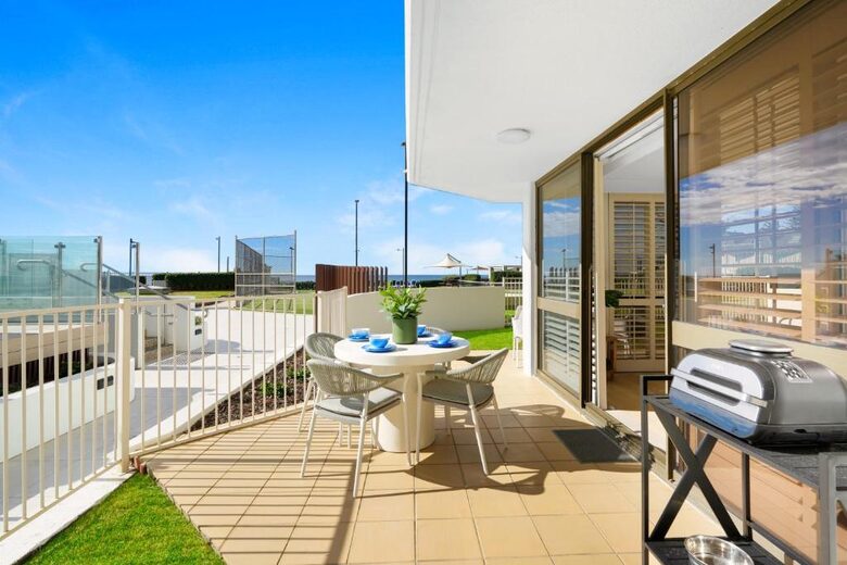 Elegant Beachfront Escape with Private Courtyard - Gold Coast, Australia