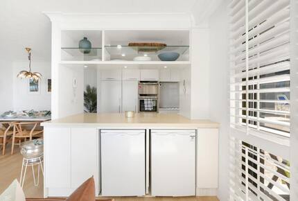 Elegant Beachfront Escape with Private Courtyard - Gold Coast, Australia