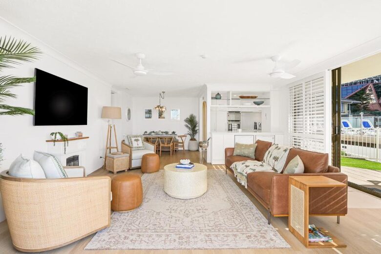 Elegant Beachfront Escape with Private Courtyard - Gold Coast, Australia