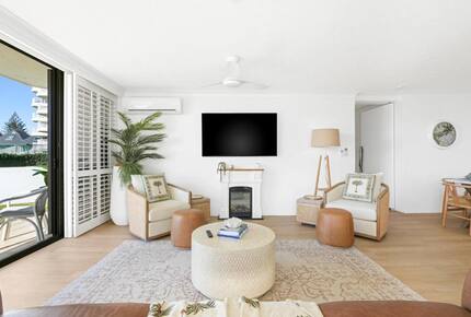 Elegant Beachfront Escape with Private Courtyard - Gold Coast, Australia