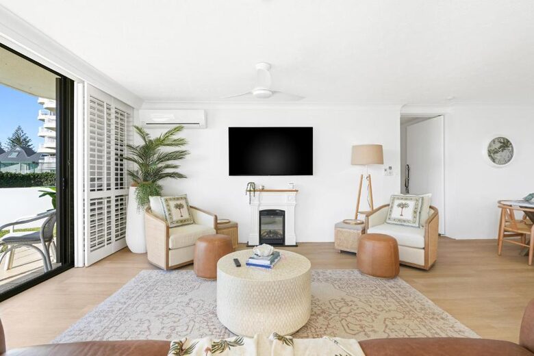 Elegant Beachfront Escape with Private Courtyard - Gold Coast, Australia