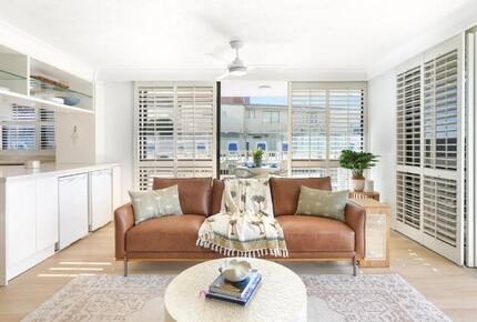 Elegant Beachfront Escape with Private Courtyard - Gold Coast, Australia