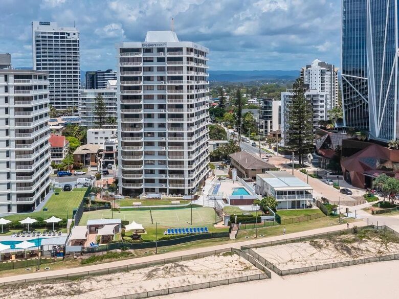 Elegant Beachfront Escape with Private Courtyard - Gold Coast, Australia