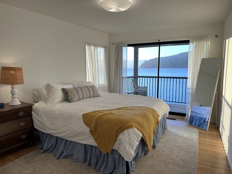 San Francisco Bay Waterfront Apartment - Tiburon, California