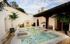 King Suite Las Mil Flores - Antigua Guatemala, Guatemala