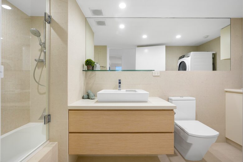Elegant Beachfront Escape with Private Courtyard - Gold Coast, Australia