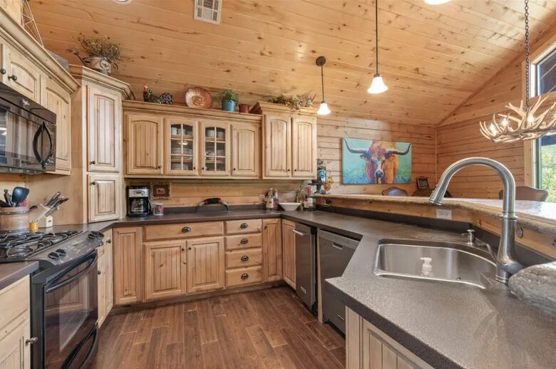 Spacious Waterfront Haven in the Ozarks - Eucha, Oklahoma