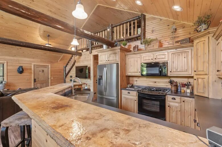 Spacious Waterfront Haven in the Ozarks - Eucha, Oklahoma