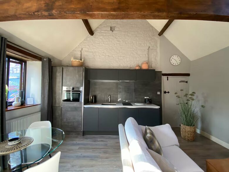 Charming Converted Barn Retreat in the Cotswolds - Wotton-Under-Edge, United Kingdom