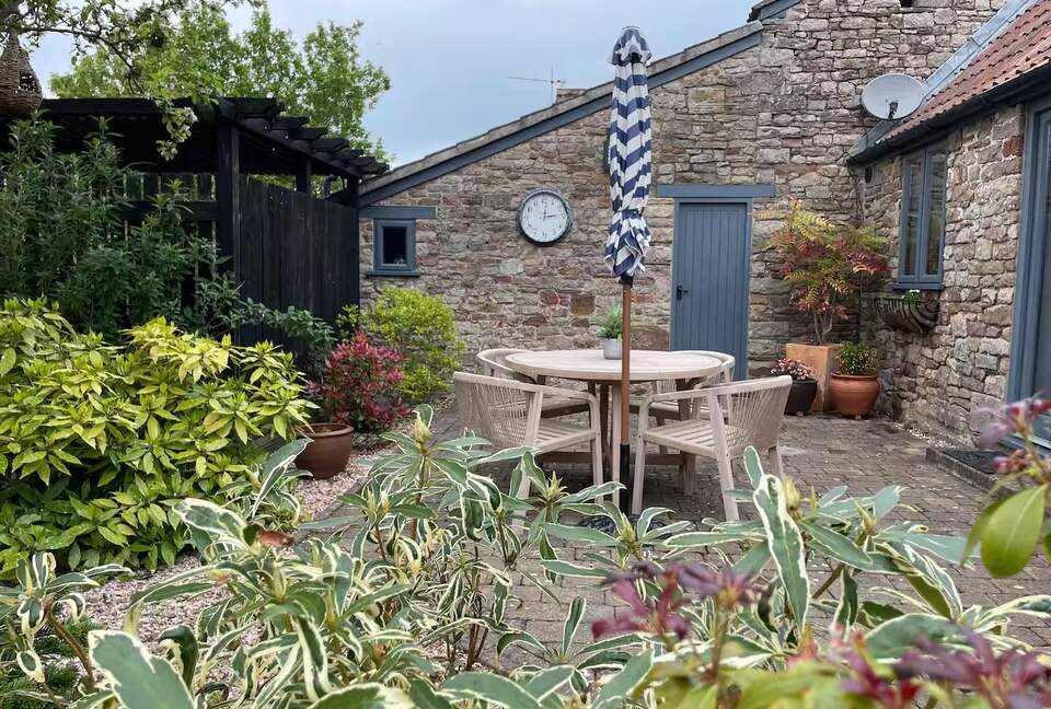Charming Converted Barn Retreat in the Cotswolds - Wotton-Under-Edge, United Kingdom