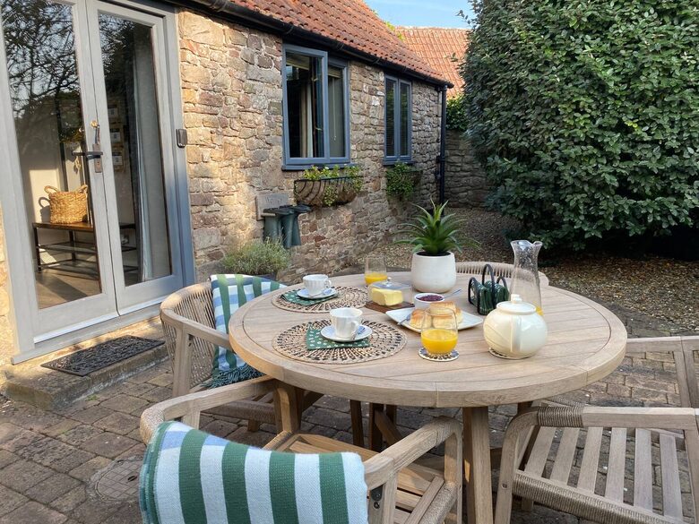 Charming Converted Barn Retreat in the Cotswolds - Wotton-Under-Edge, United Kingdom