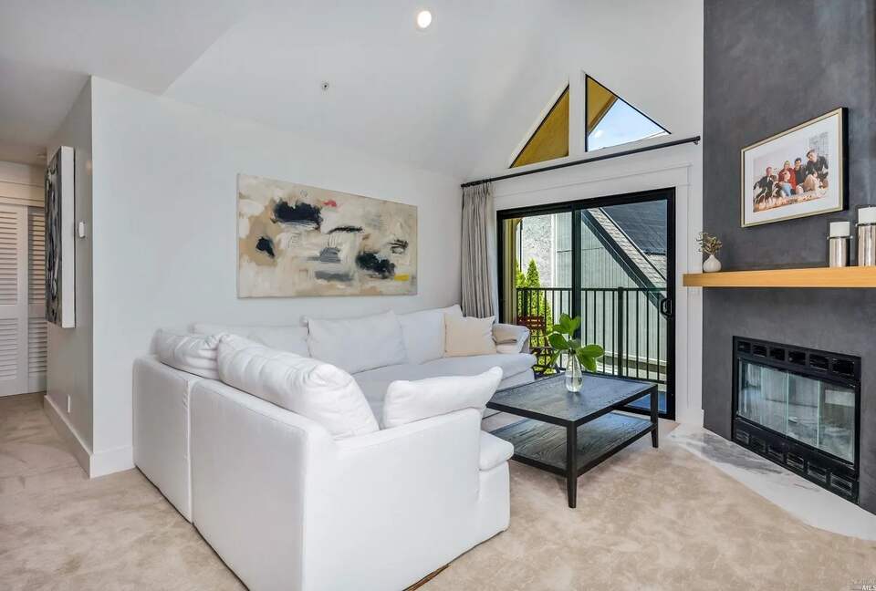 Serene Elegance in the Heart of Healdsburg - Healdsburg, California