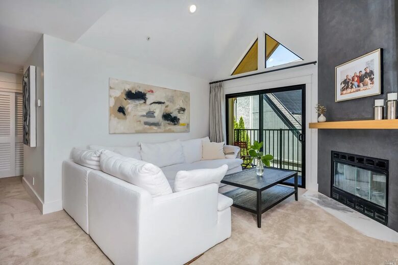 Serene Elegance in the Heart of Healdsburg - Healdsburg, California