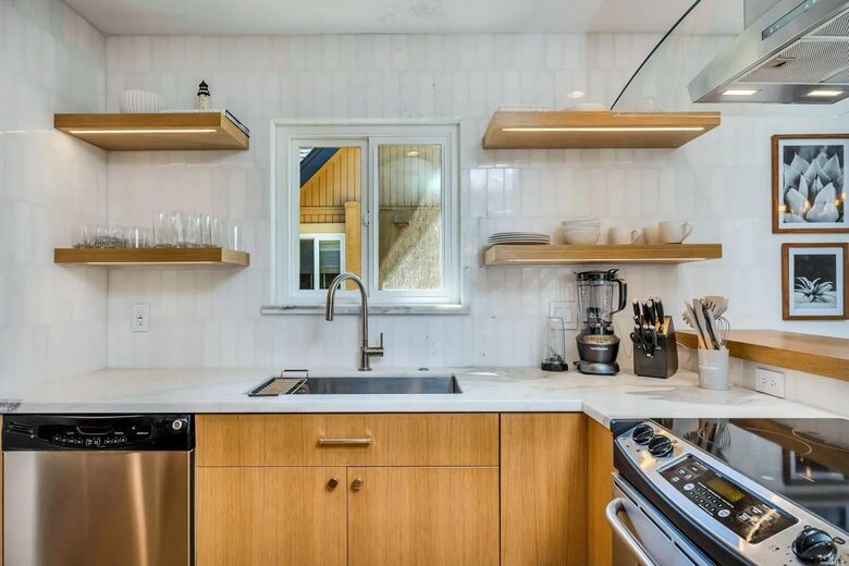 Serene Elegance in the Heart of Healdsburg - Healdsburg, California