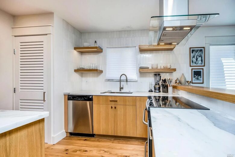 Serene Elegance in the Heart of Healdsburg - Healdsburg, California