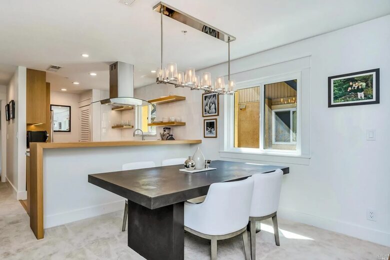 Serene Elegance in the Heart of Healdsburg - Healdsburg, California