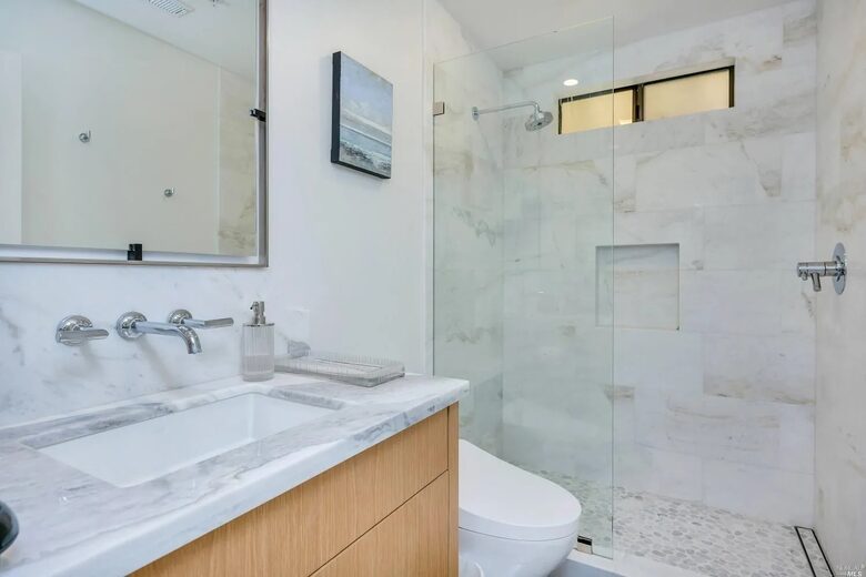 Serene Elegance in the Heart of Healdsburg - Healdsburg, California