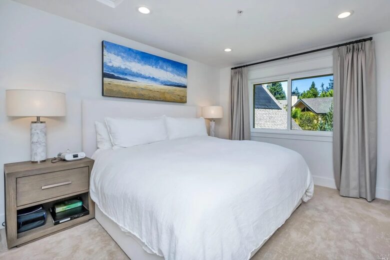 Serene Elegance in the Heart of Healdsburg - Healdsburg, California