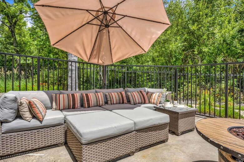 Serene Elegance in the Heart of Healdsburg - Healdsburg, California