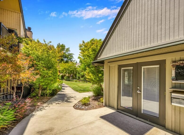 Serene Elegance in the Heart of Healdsburg - Healdsburg, California