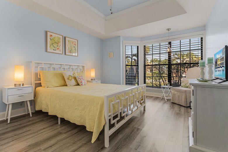 SW Florida Light-Filled Canal Front Escape - Cape Coral, Florida