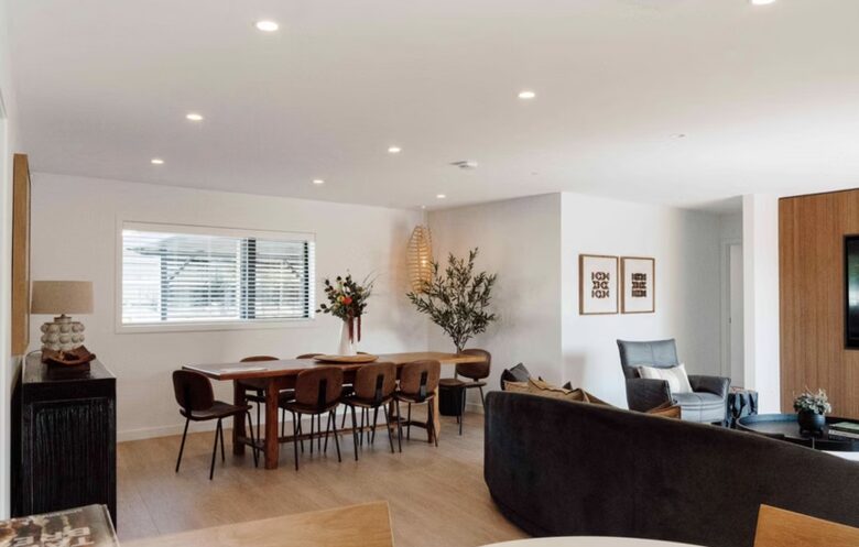 Dining and gathering zone