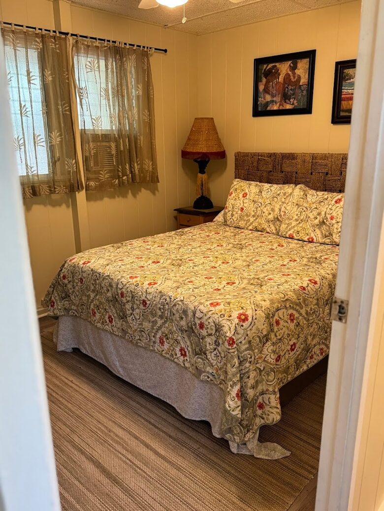 Mokulua Views & Modern Comfort in Coastal Paradise - Kailua, Hawaii