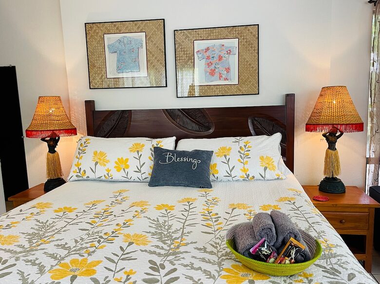Mokulua Views & Modern Comfort in Coastal Paradise - Kailua, Hawaii