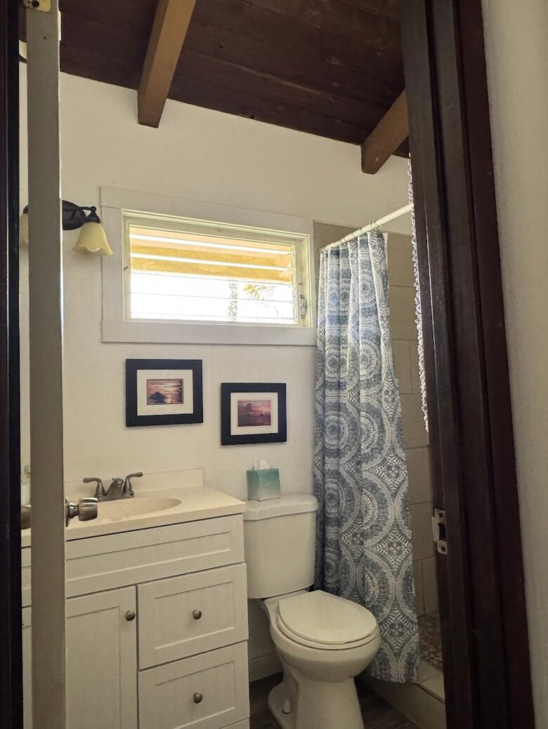 Mokulua Views & Modern Comfort in Coastal Paradise - Kailua, Hawaii