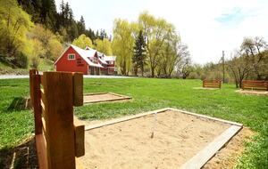 Spacious Canyon Lodge with Private Pool & Deck - Preston, Idaho