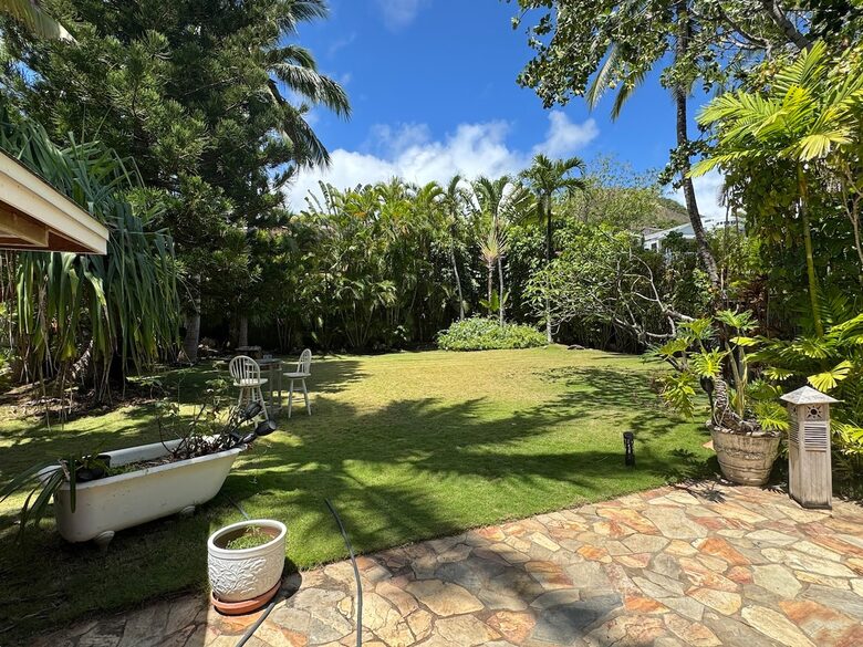 Mokulua Views & Modern Comfort in Coastal Paradise - Kailua, Hawaii
