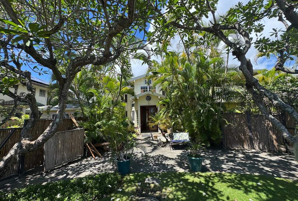 Mokulua Views & Modern Comfort in Coastal Paradise - Kailua, Hawaii