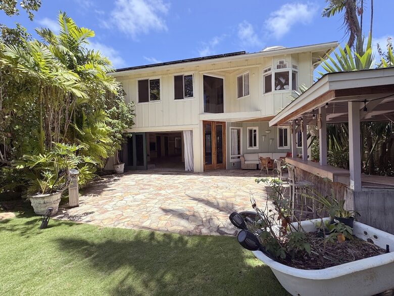 Mokulua Views & Modern Comfort in Coastal Paradise - Kailua, Hawaii