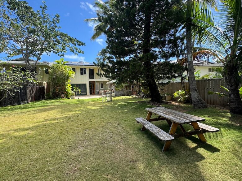 Mokulua Views & Modern Comfort in Coastal Paradise - Kailua, Hawaii