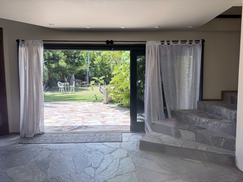 Mokulua Views & Modern Comfort in Coastal Paradise - Kailua, Hawaii