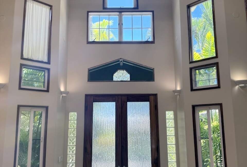 Mokulua Views & Modern Comfort in Coastal Paradise - Kailua, Hawaii