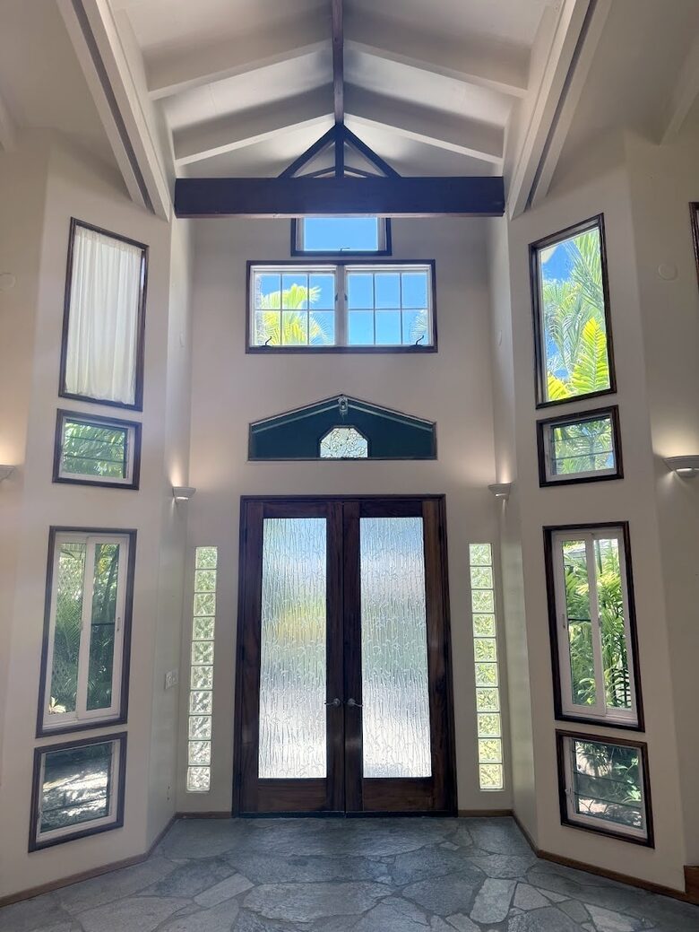Mokulua Views & Modern Comfort in Coastal Paradise - Kailua, Hawaii