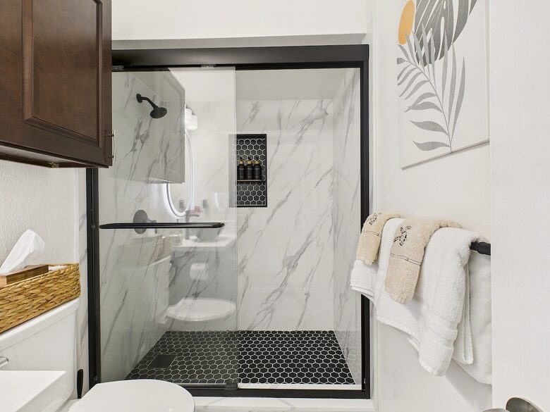 Modern Island Escape on Oahu’s North Shore - Kahuku, Hawaii