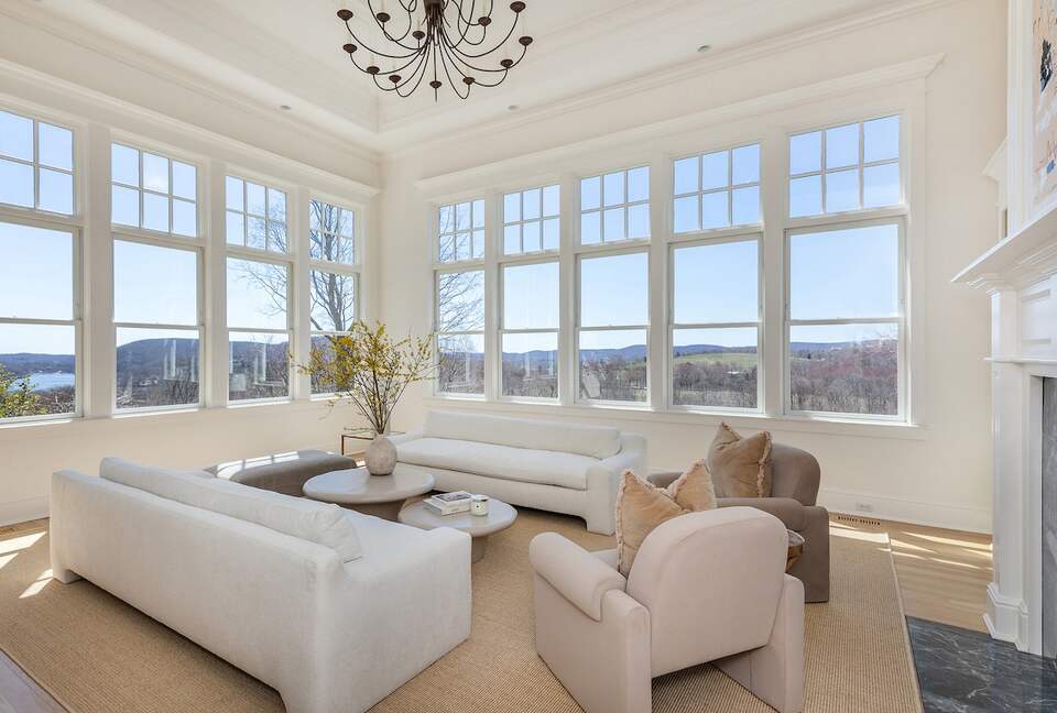 Elegant Colonial Retreat with Private Beach Access - Warren, Connecticut