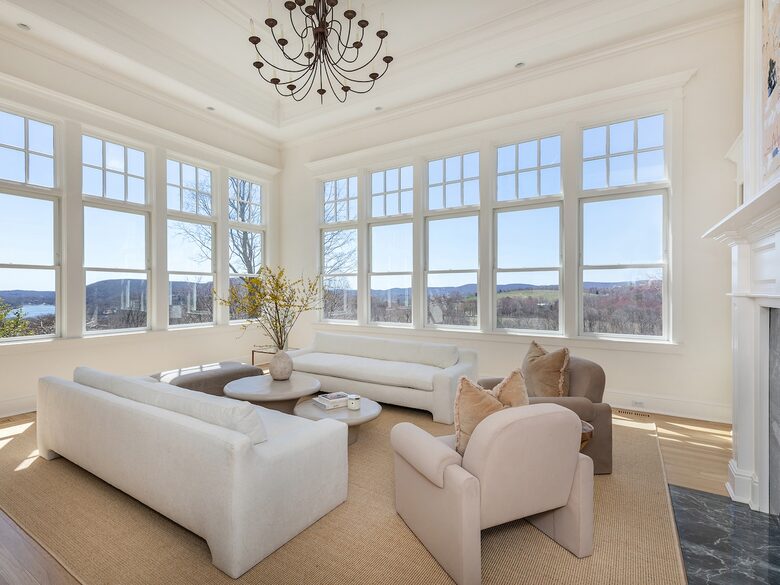 Elegant Colonial Retreat with Private Beach Access - Warren, Connecticut
