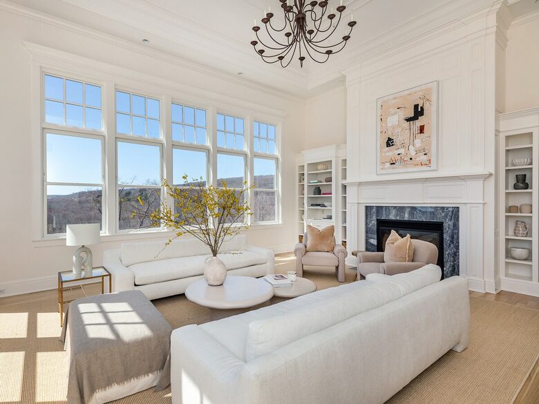Elegant Colonial Retreat with Private Beach Access - Warren, Connecticut