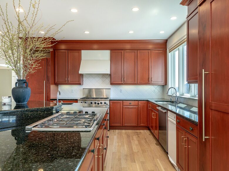 Elegant Colonial Retreat with Private Beach Access - Warren, Connecticut